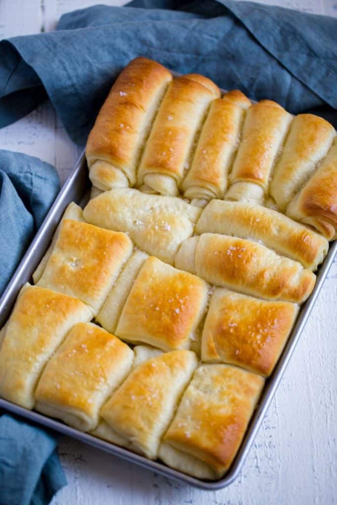 Thanksgiving Rolls, Buns & Breads Recipe Roundup for Friday's Featured Foodie Feastings - kudoskitchenbyrenee.com