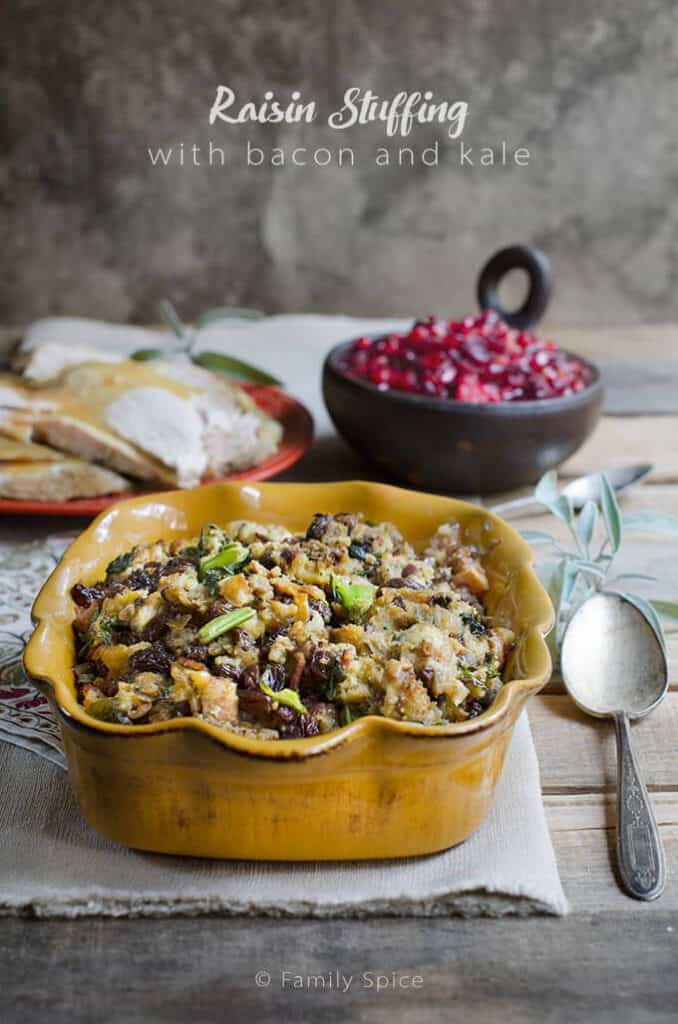 Thanksgiving Stuffing & Dressing Recipe Roundup 2018 - Friday's Featured Foodie Feastings - kudoskitchenbyrenee.com @kudoskitchen