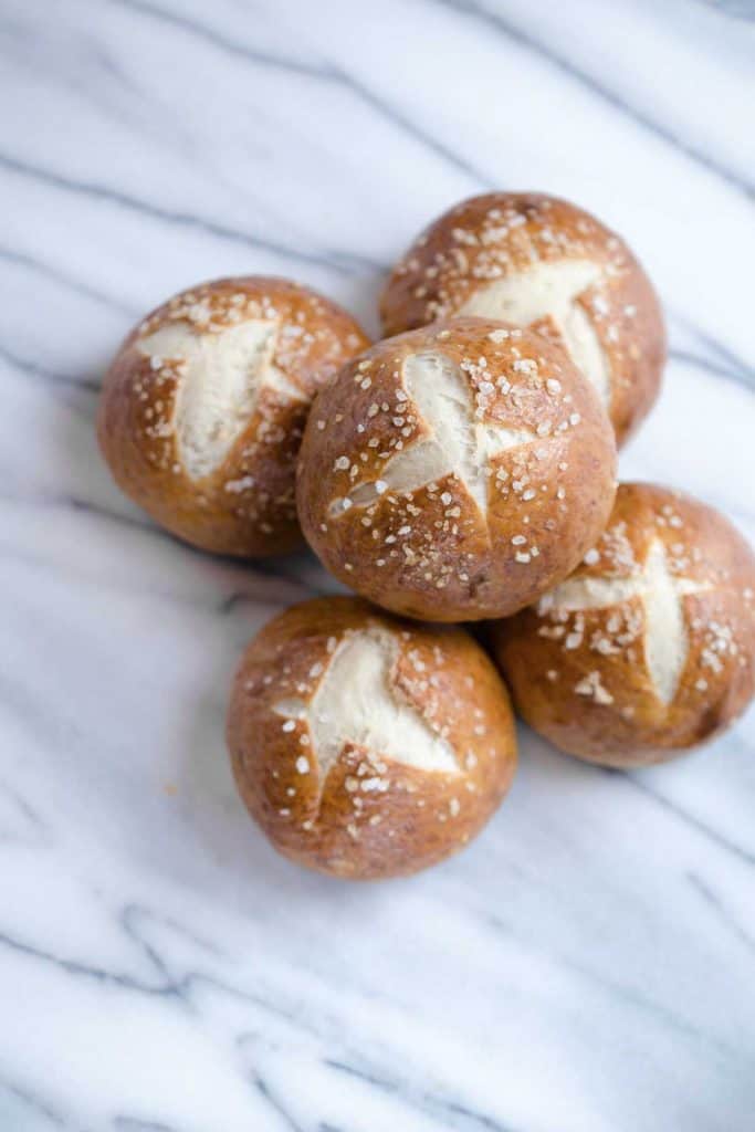 Thanksgiving Rolls, Buns & Breads Recipe Roundup for Friday's Featured Foodie Feastings - kudoskitchenbyrenee.com