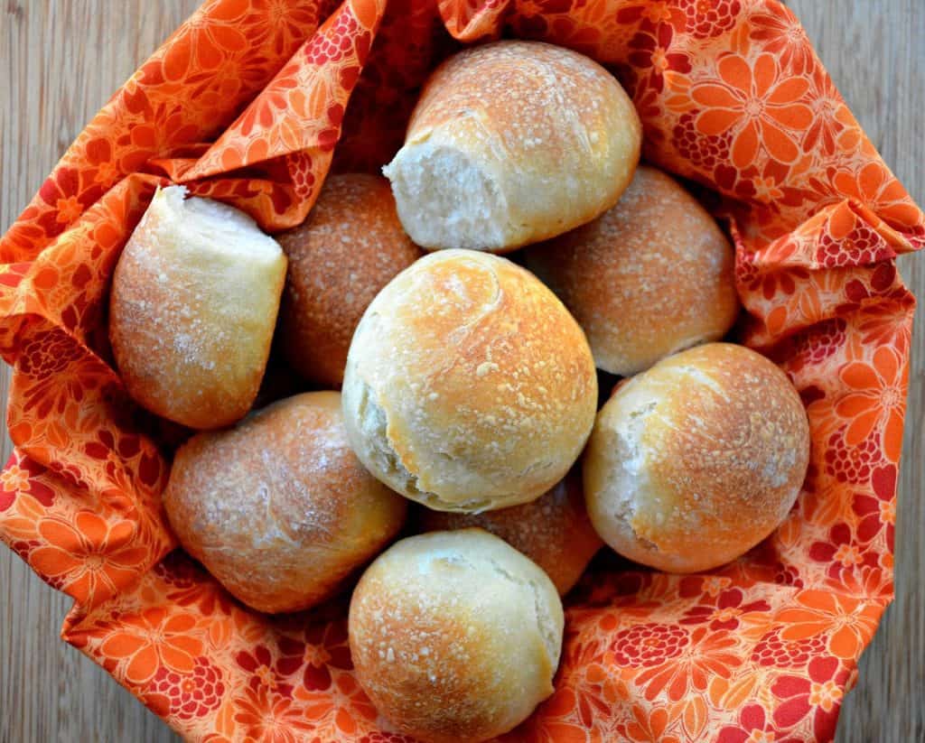 Thanksgiving Rolls, Buns & Breads Recipe Roundup for Friday's Featured Foodie Feastings - kudoskitchenbyrenee.com