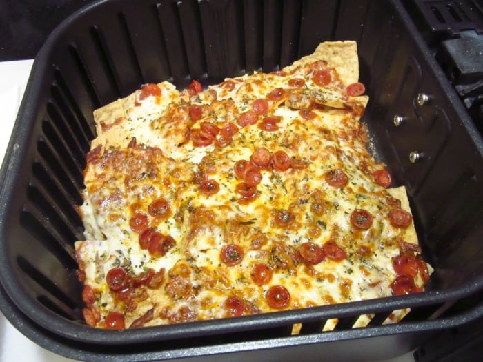 How to make pizza nachos in an air fryer - kudoskitchenbyrenee.com