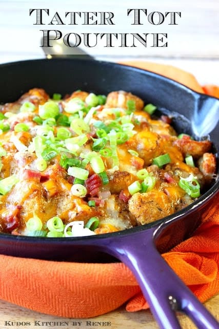 Vertical title text image of tater tot poutine in a purple skillet.