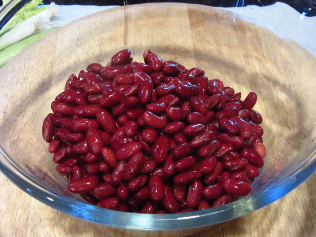 Drained kidney beans in a glass bowl.