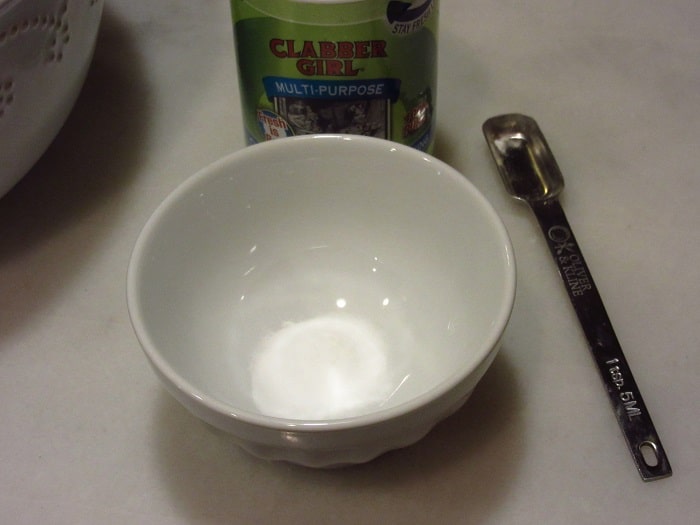 A small bowl with baking soda.