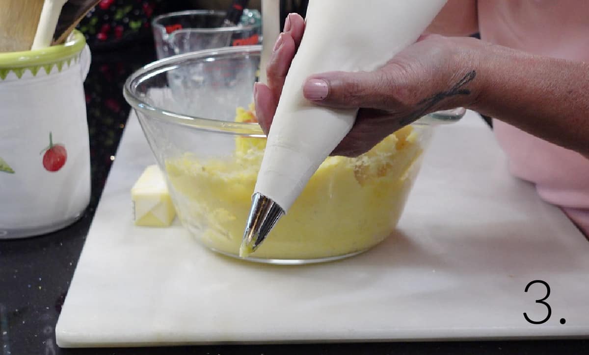 A piping bag filled with mashed potatoes.