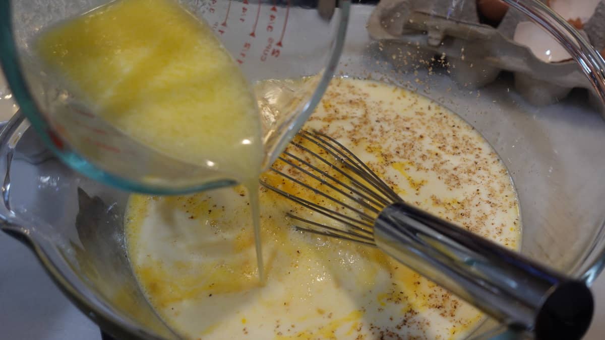 Melted butter being added to a custard base.