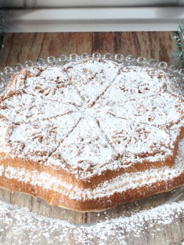 A snowflake-shaped Anise Cookie Bars with a sugar dusting.