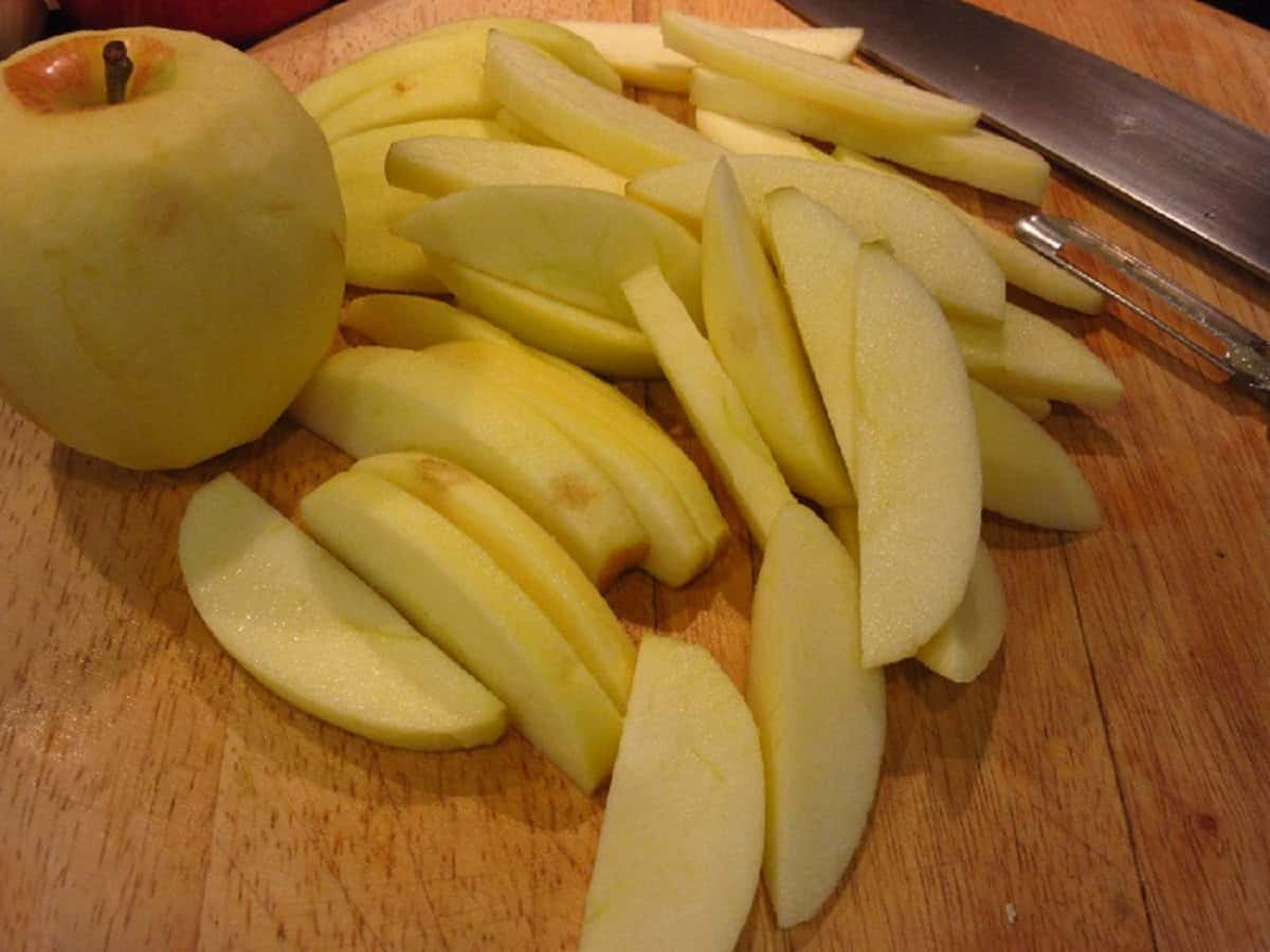 Apple slices on a wooden cutting board.