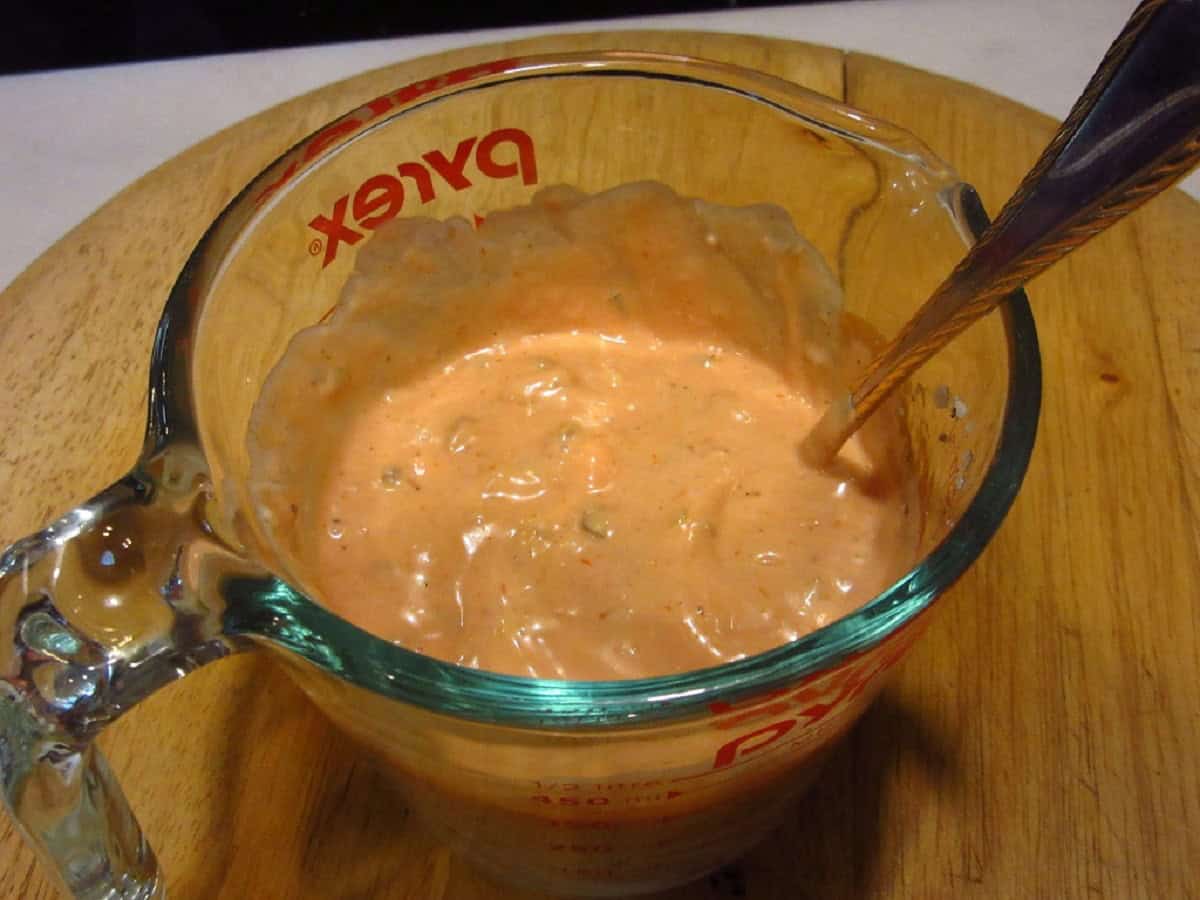A special sauce for big mac sliders in a glass measuring cup.