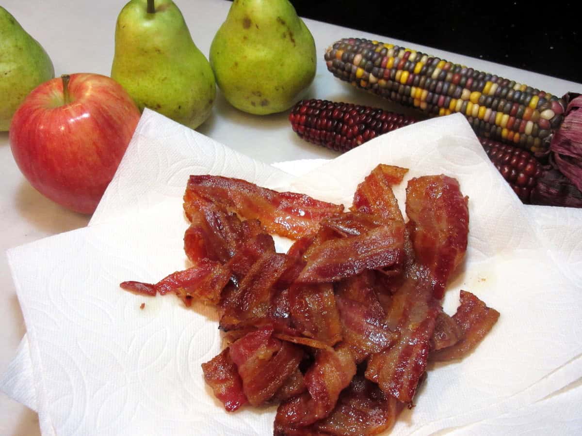 Cooked bacon on paper towels on the countertop.