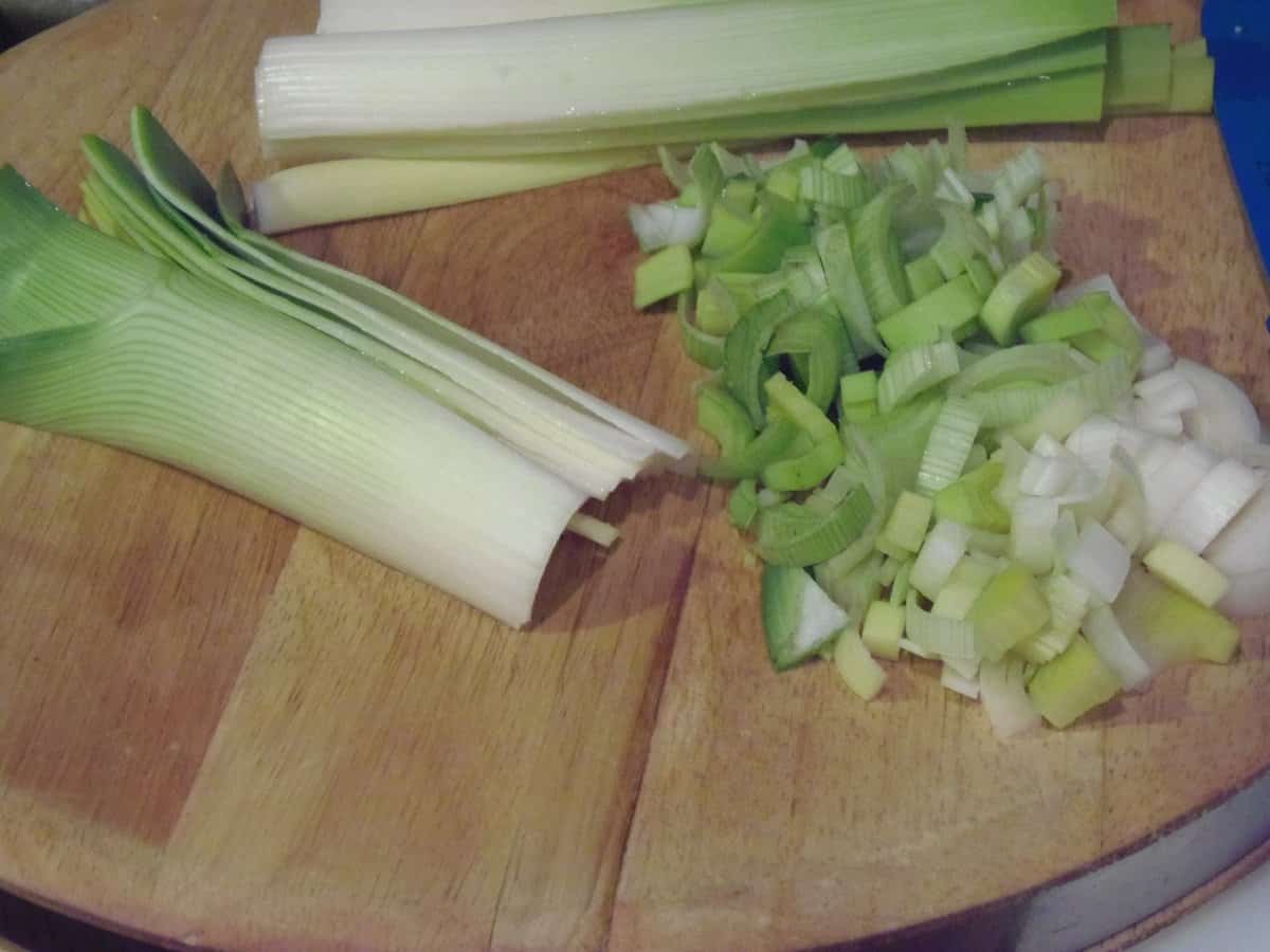 A demonstration of how to chop fresh leeks.