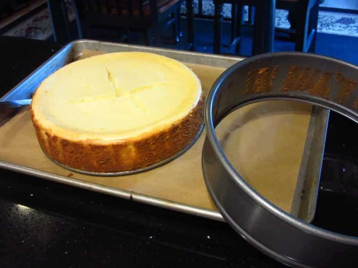 A baked cheesecake after the springform collar has been removed.